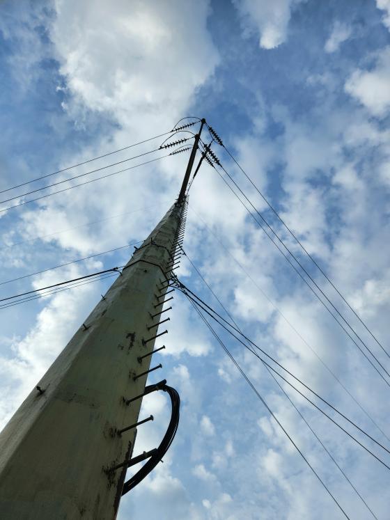Electricity mast